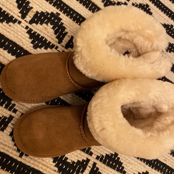 Beautiful brand new plush L.A.M.B shearling boots size 2 better than Uggs WARM - Picture 3 of 5